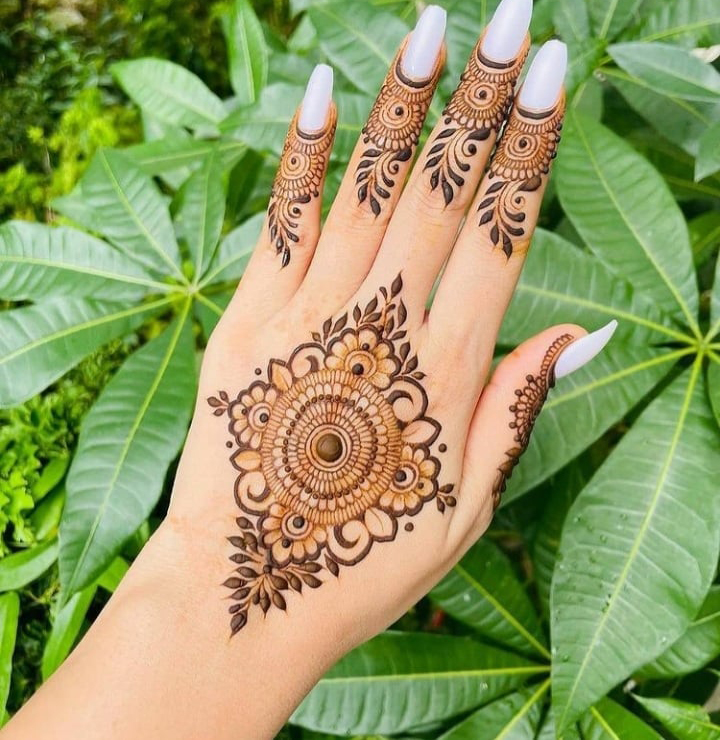 10 Simple and Easy Mehndi Designs for Kids