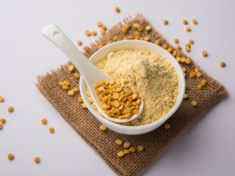 besan-chickpea-flour-for-skin-benefits