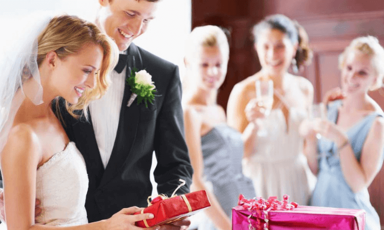 Best Wedding Gift Ideas: Read this list of Top-20 (+1) wedding gifts!