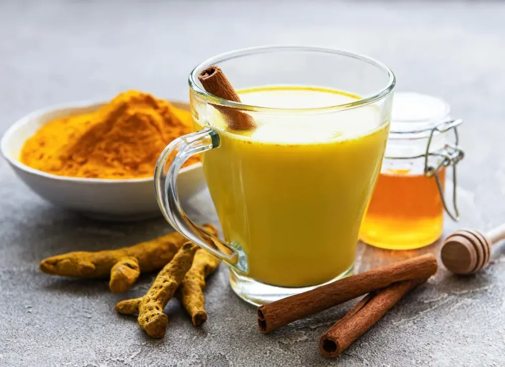 turmeric-milk-detox-drink-for-skin-and-weight-loss